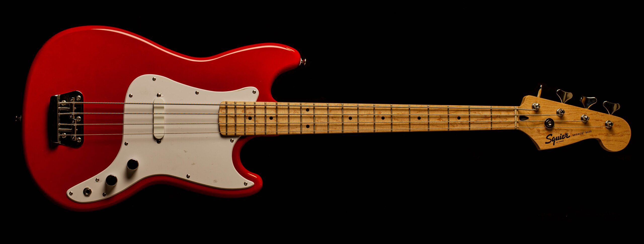 Squier Bronco Bass Torino Red Gitarren Total